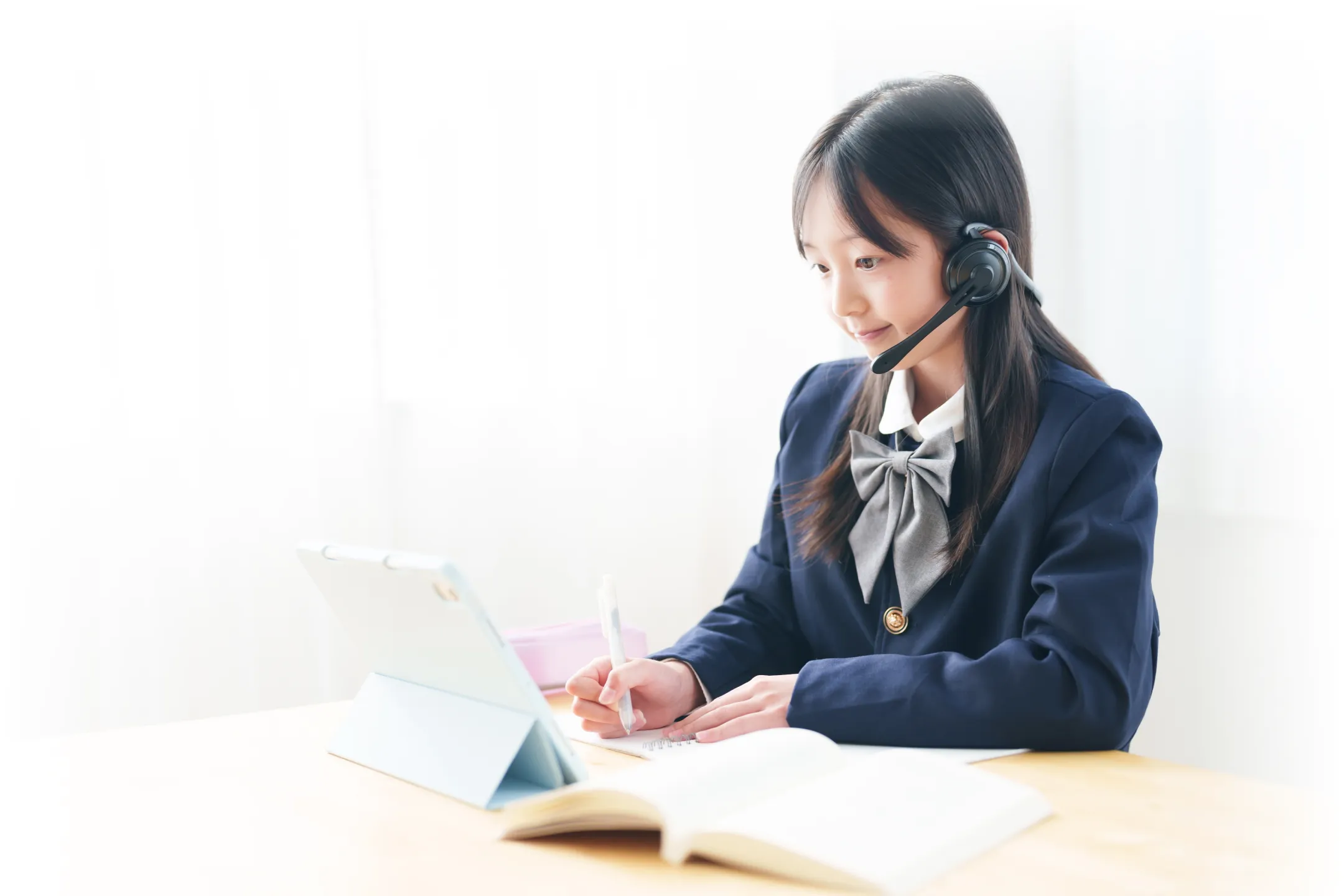 オンラインで英検®対策に取り組む生徒のイメージ